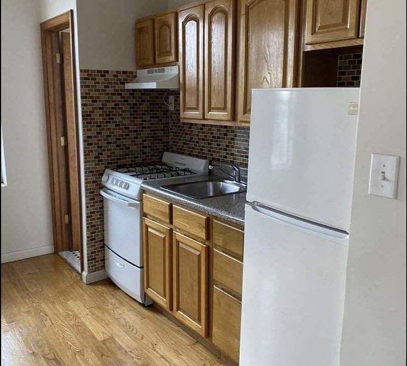 1st image of 3215 46th St #1