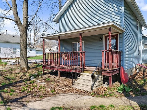 3rd image of 136 E Ohio St