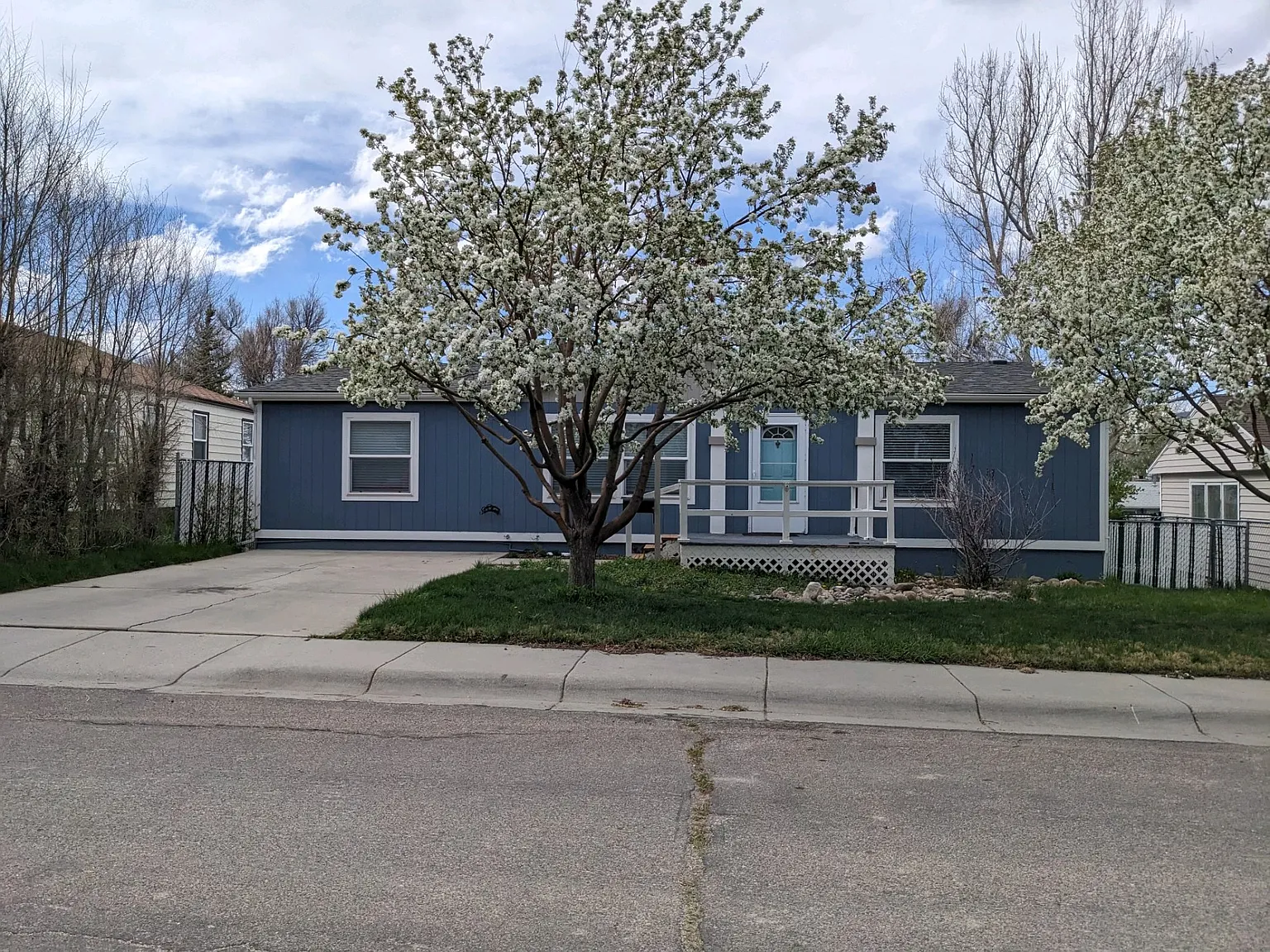 3 bed, 1408 sqft, $1,800 — Photo 1