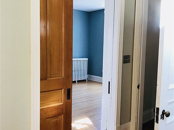 4th image of 418 E Ohio St