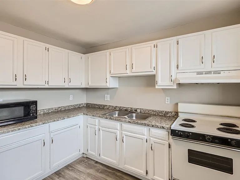 3351 N Lafayette St — Photo 3