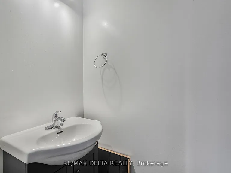 786 Lawrence St — Photo 10