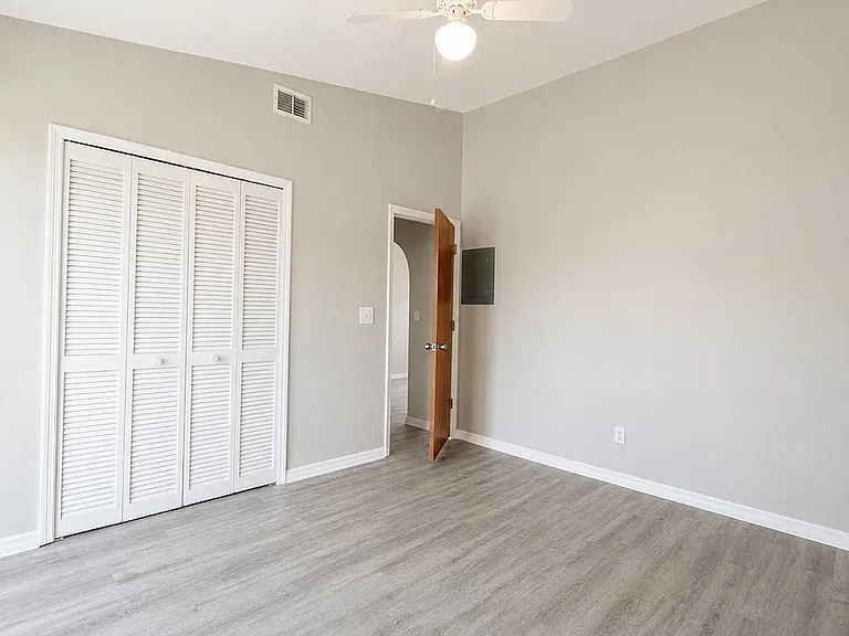 3603 SE 9th Pl — Photo 8