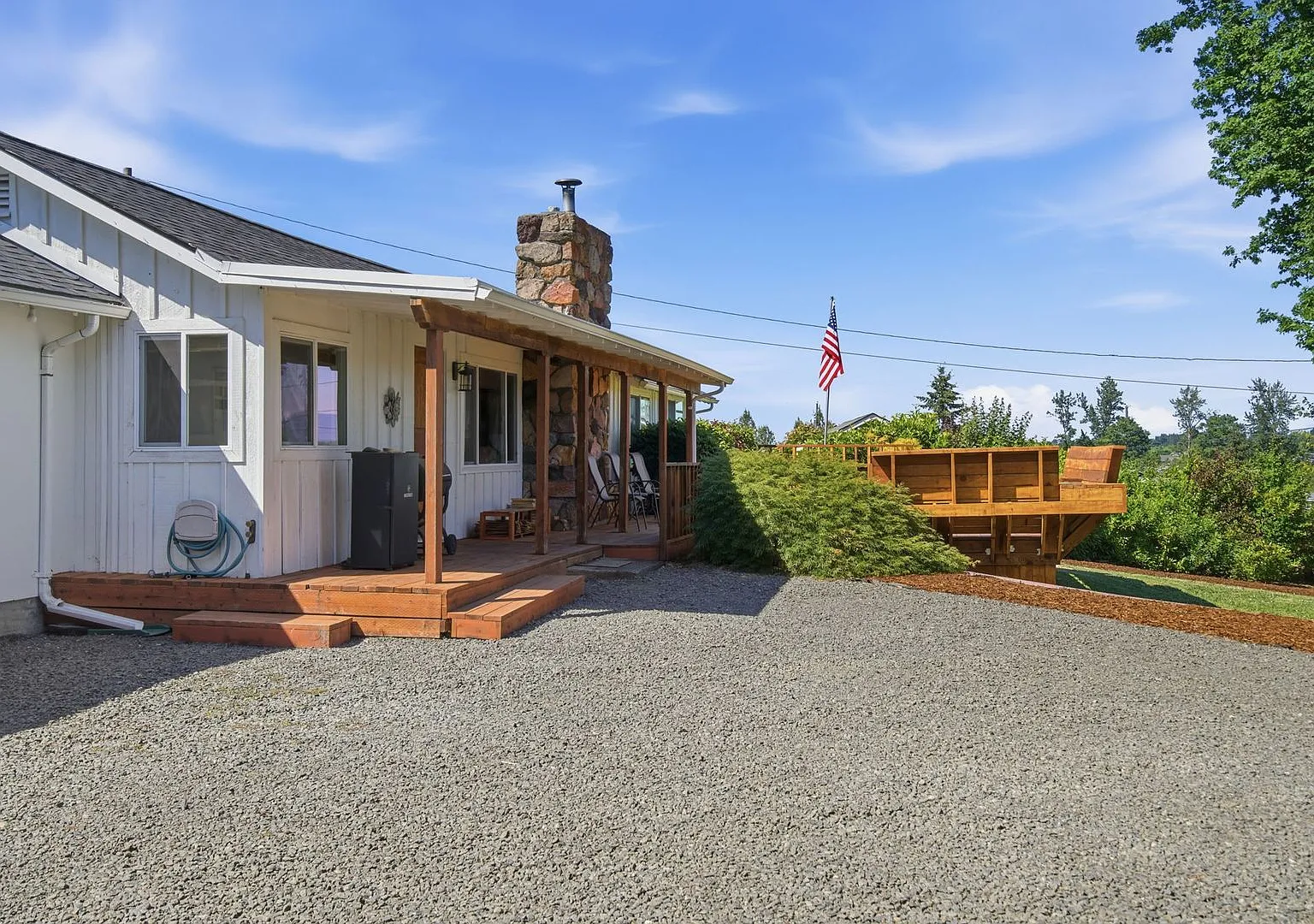 Stunning Ranch Style Home On Acreage! — Photo 3