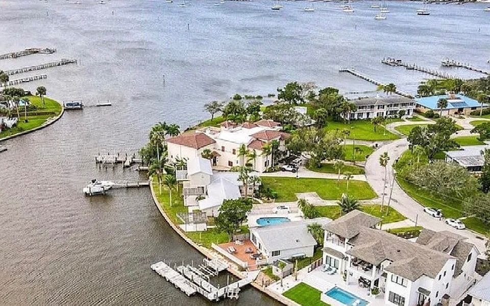 1st image of 93 Dolphin Dr
