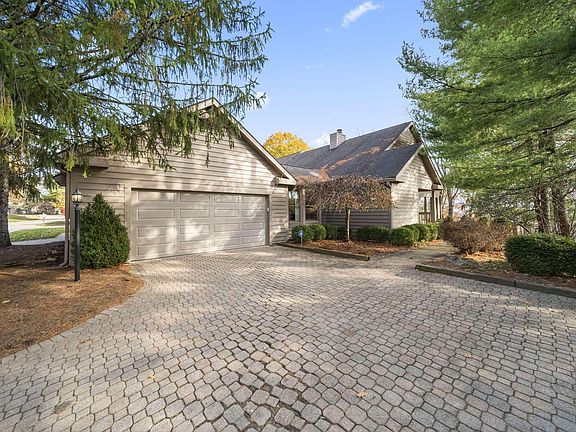 3rd image of 47 Donald Ross Dr