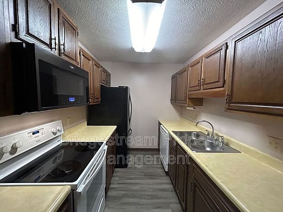 4th image of 76 Candlewood Ct