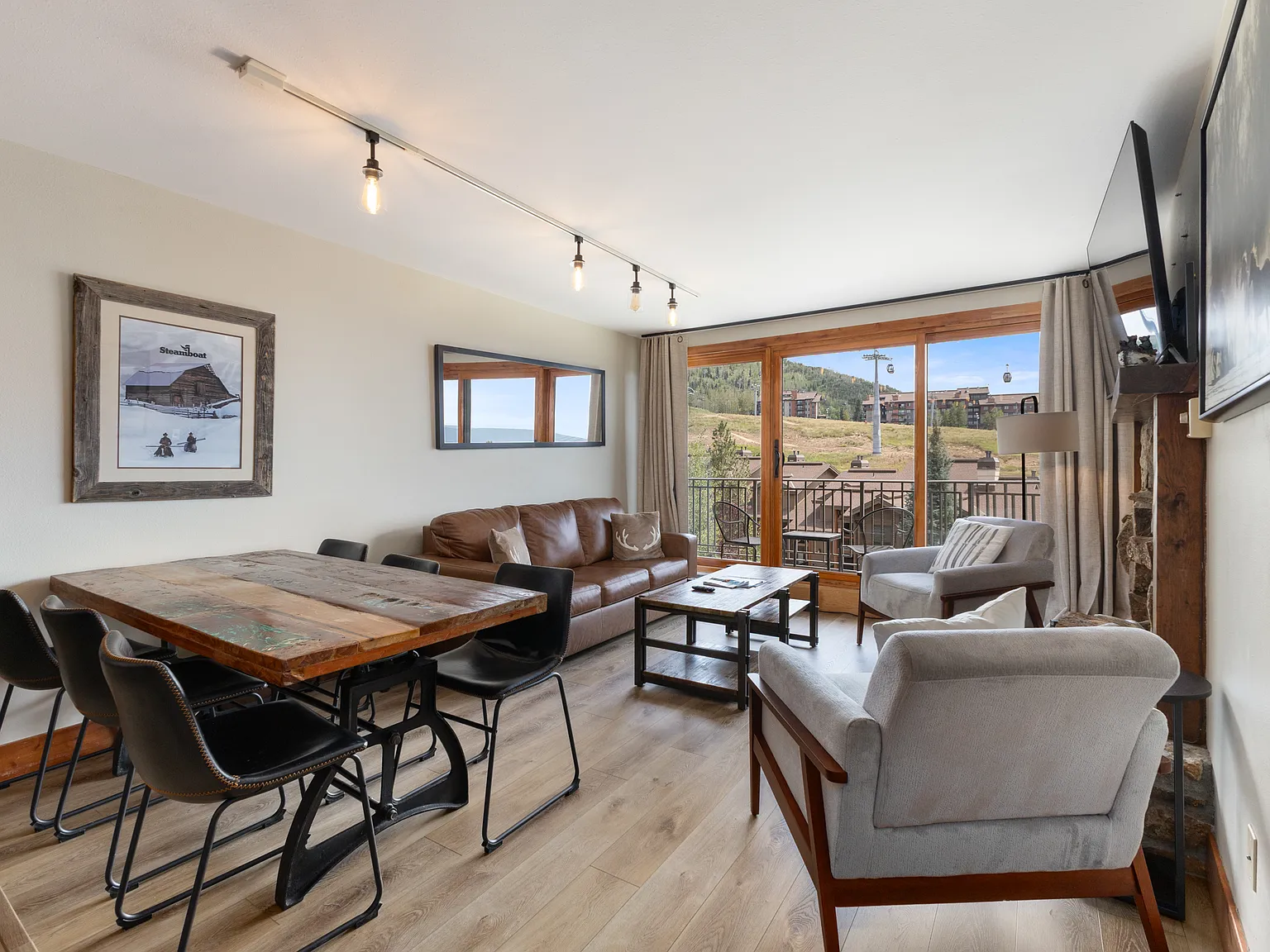 3 bed, 1114 sqft, $3,250 — Photo 1