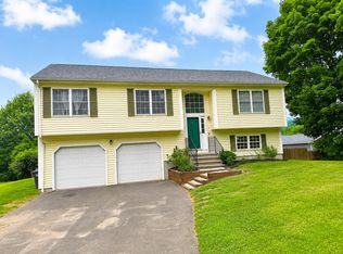 8 Bronson Dr, Beacon Falls, CT 06403