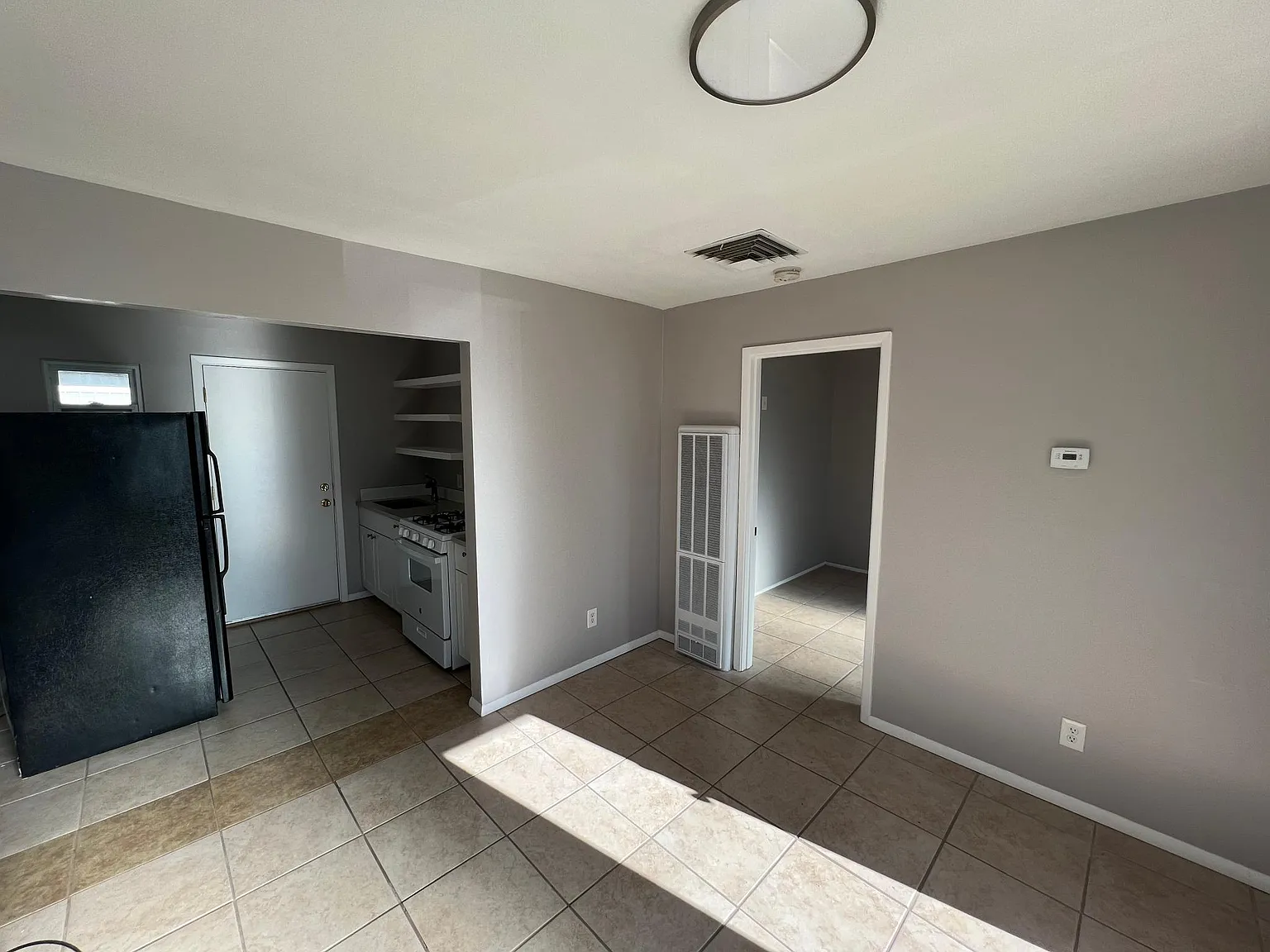 1407 Amherst Dr SE — Photo 1