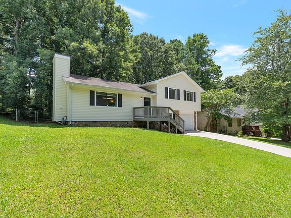 2nd image of 3800 Menloe Way