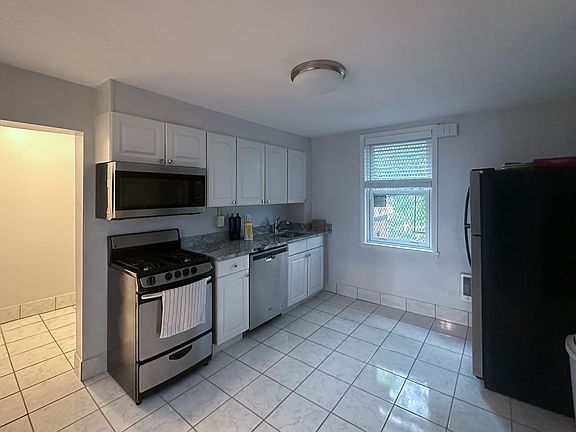 4th image of 1713 Bolton St Unit 3