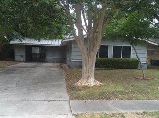 808 Fern Ln, Victoria, TX 77904