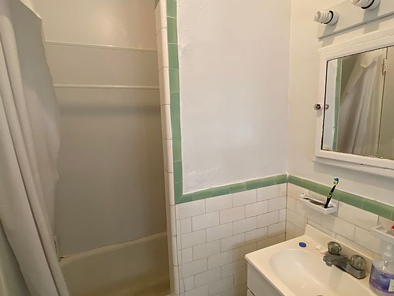 5th image of 127 Sutherland Rd APT G