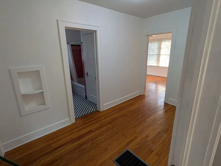 521 Gunter St — Photo 14
