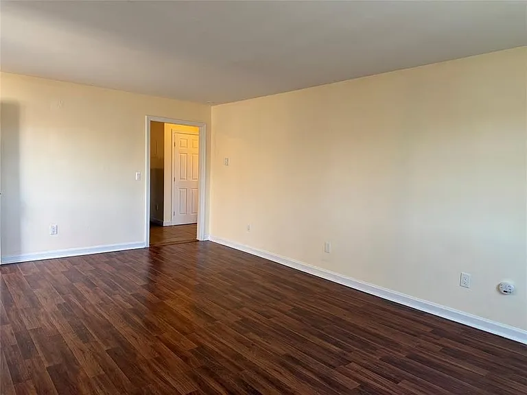 511 Fox Run Ln — Photo 4