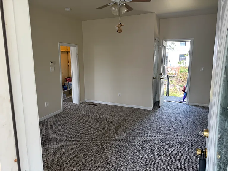 21 S Gratiot Ave — Photo 3