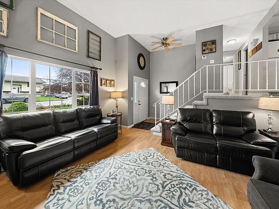 3rd image of 13117 E Heroy Ave