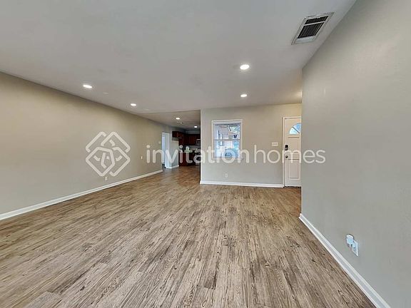 5th image of 9502 Amsdell Ave