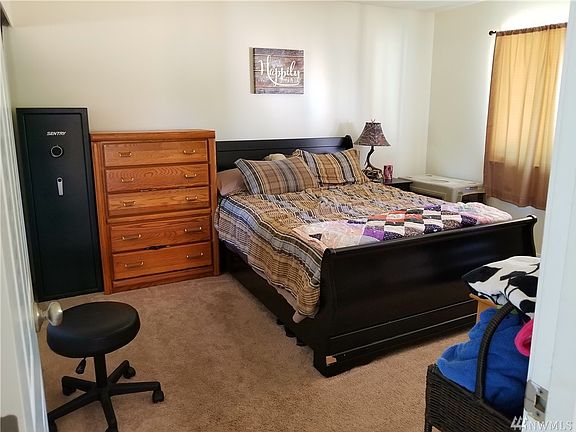 5th image of 109 Corrin Ct NW