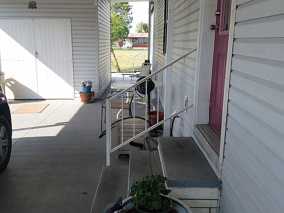 4th image of 2105 Bayou Dr S