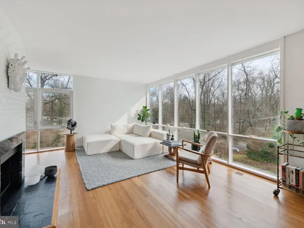 7304 Rippon Rd, Alexandria, VA 22307