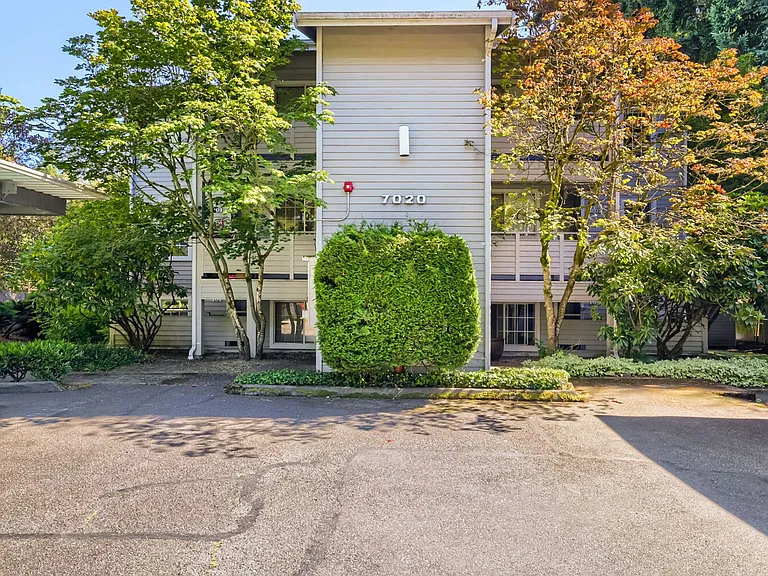 7020 Lynnwood — Photo 11