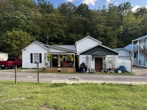 68 Aunt Jenny Rd, Logan, WV 25601