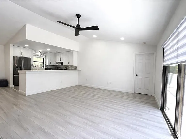 3767 Golden Gate Blvd E — Photo 5