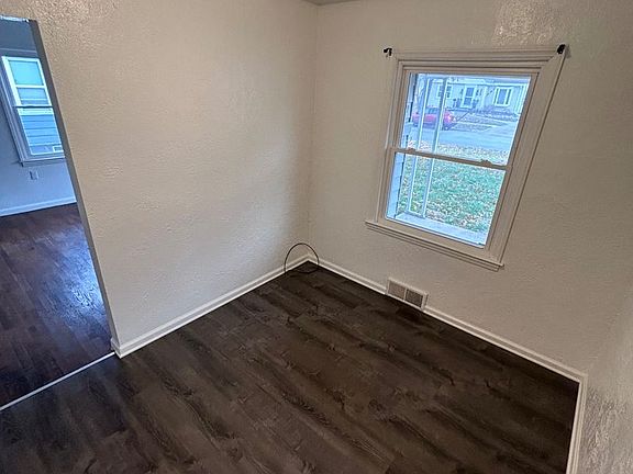 5th image of 1549 Gladstone Dr SE