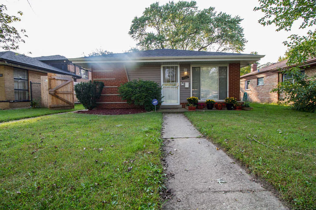 14628 Dante Ave photo 1