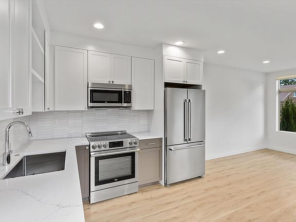 3rd image of 1009C NE 100th St
