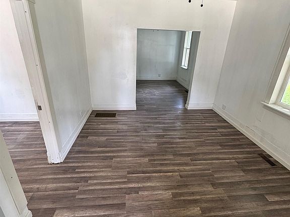 4th image of 512 N Poplar St