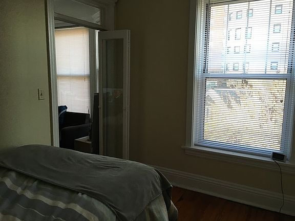 5th image of 328 W Dickens Ave APT 27