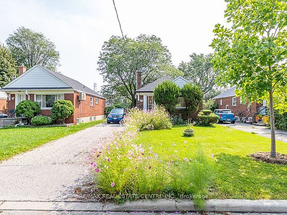 3rd image of 27 Innismore Cres
