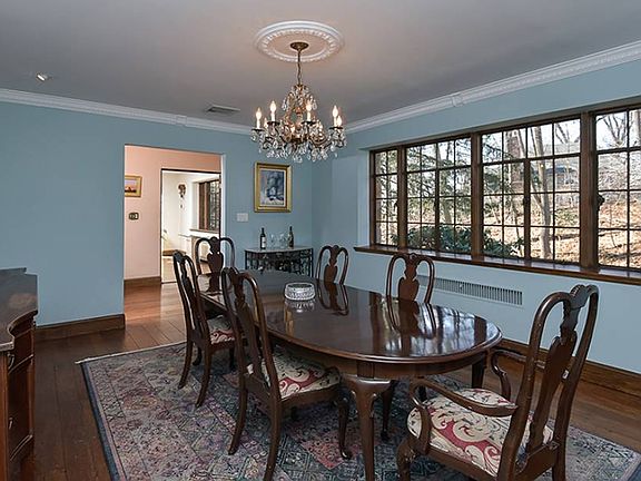 5th image of 18 Tioga Ln