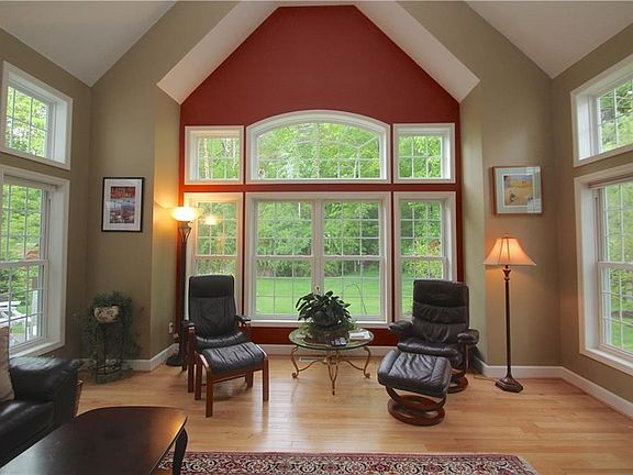 5th image of 54 Woodgreen Dr