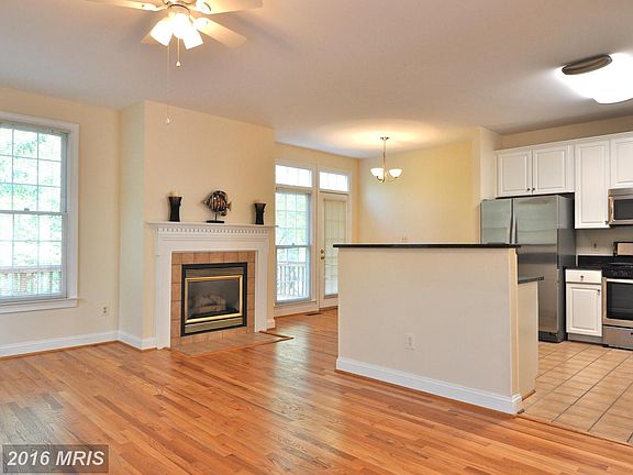 4th image of 2716 Earls Ct