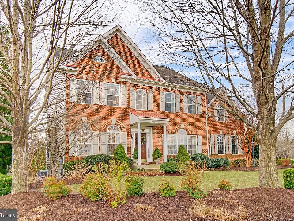 1st image of 906 Royal Elm Ct