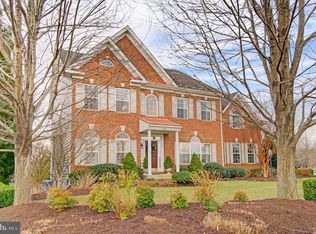 906 Royal Elm Ct, Herndon, VA 20170