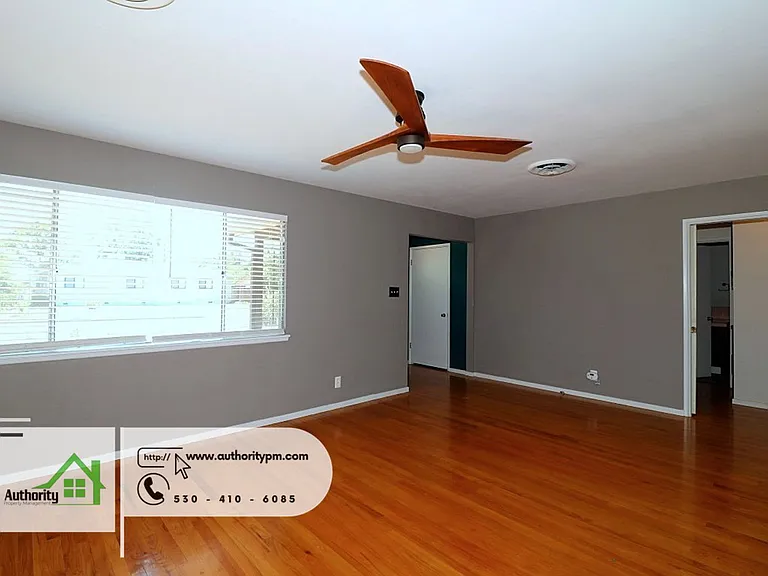 1848 Shady Ln — Photo 8