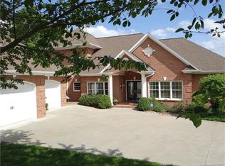 208 Players Ridge Rd, Hickory, NC 28601