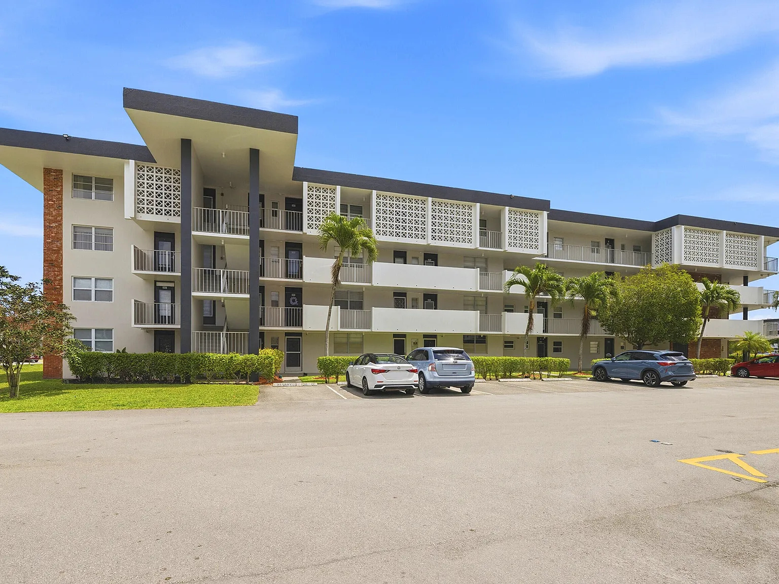 2 bed, 2.0 bath, 1021 sqft, $1,600 — Photo 2
