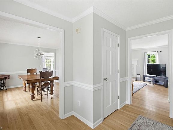 5th image of 9321 Deer Path Ln