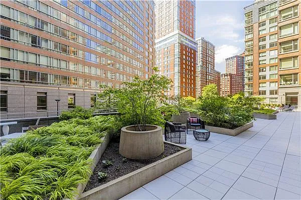 Sold by R New York | media 35