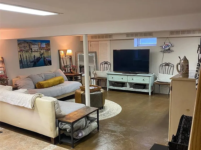 137 Acapulco St — Photo 13