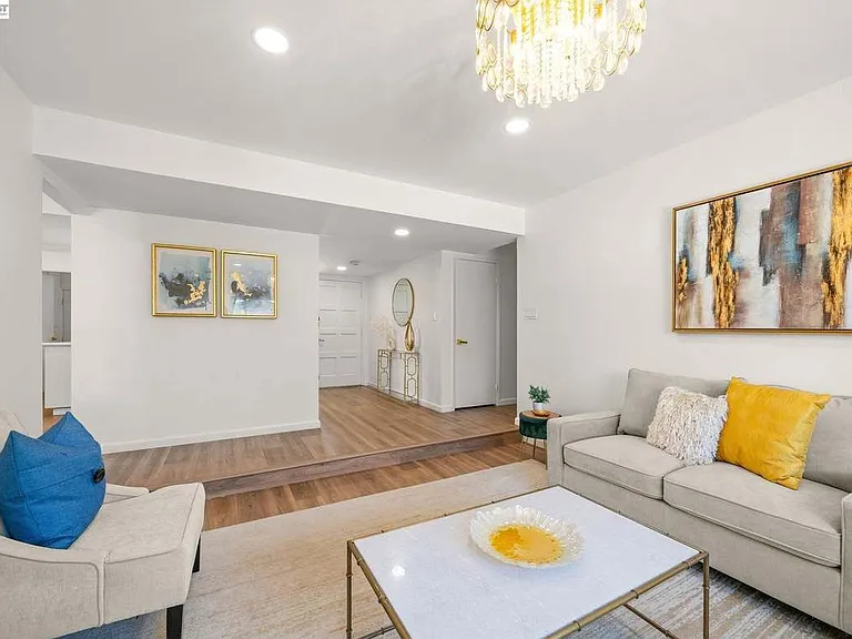 35290 Farnham Dr — Photo 10