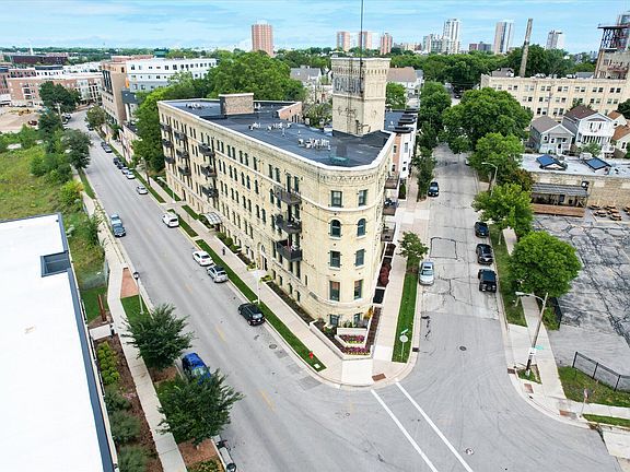 2nd image of 1818 N Water St Unit 301