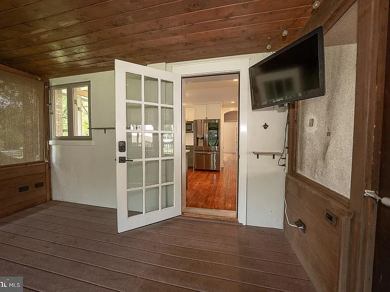 353 S Old Middletown Rd — Photo 38