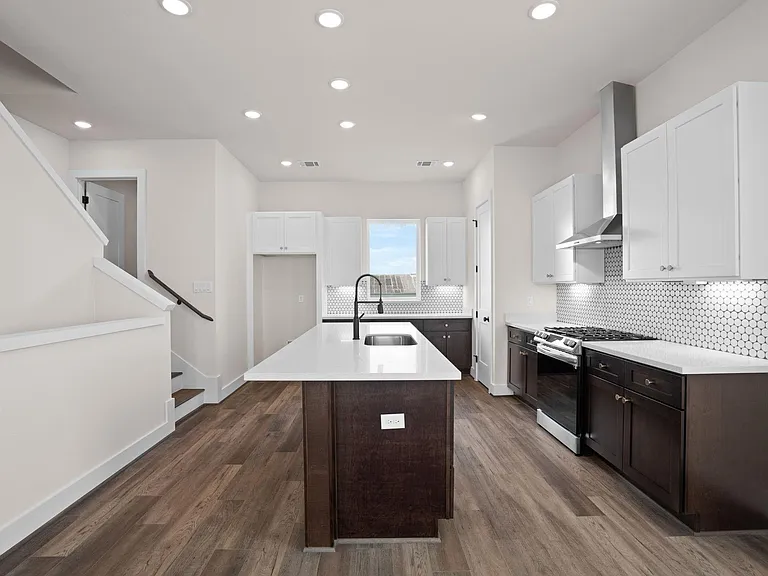 3905 Pinemont Dr #F — Photo 17